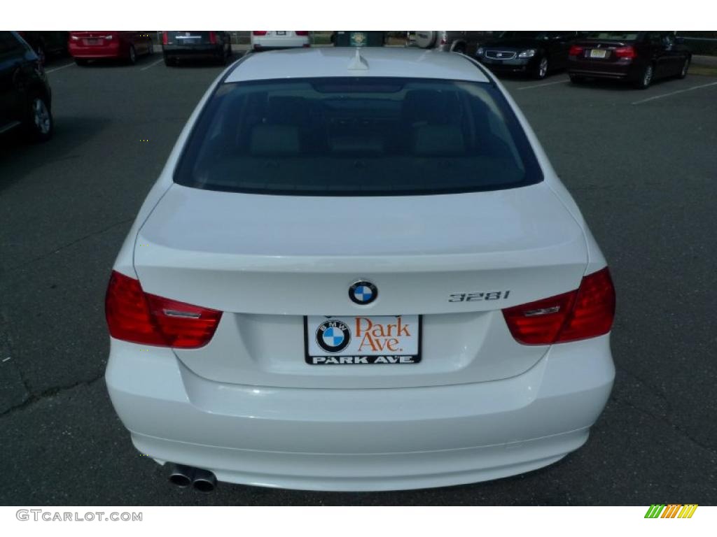2010 3 Series 328i xDrive Sedan - Alpine White / Black photo #10