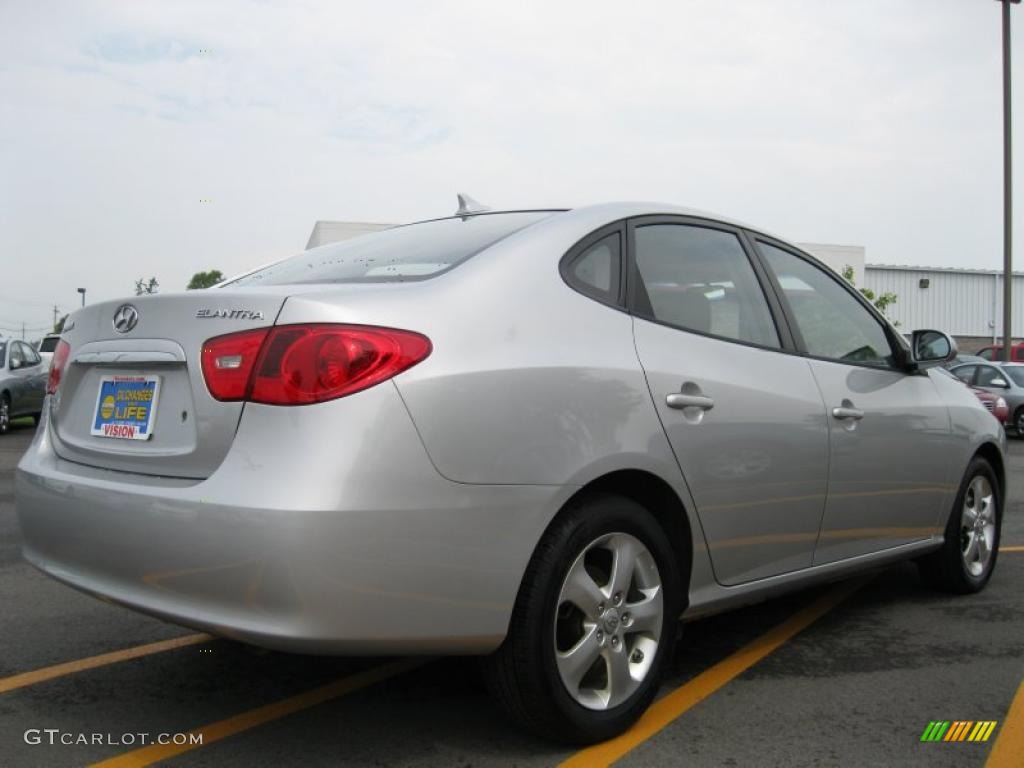 2009 Elantra SE Sedan - Quicksilver / Gray photo #2
