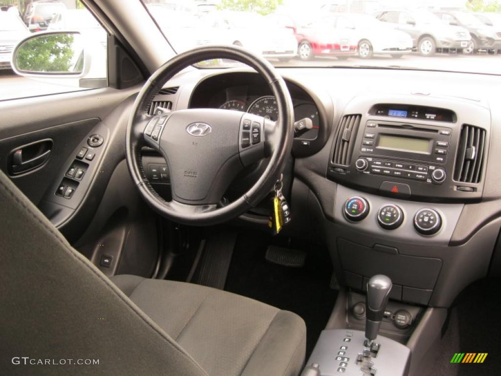 2009 Elantra SE Sedan - Quicksilver / Gray photo #7