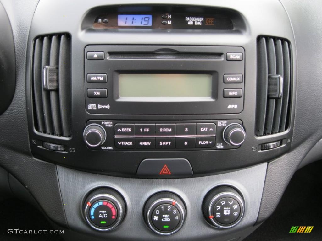 2009 Elantra SE Sedan - Quicksilver / Gray photo #8