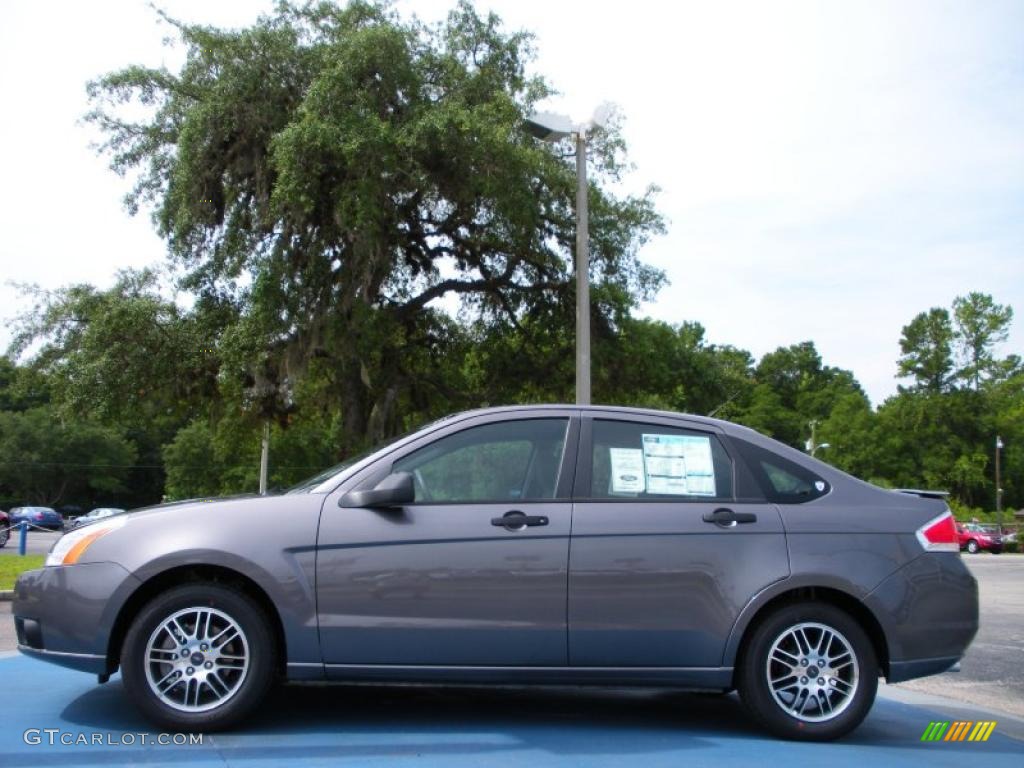 2010 Focus SE Sedan - Sterling Grey Metallic / Charcoal Black photo #2