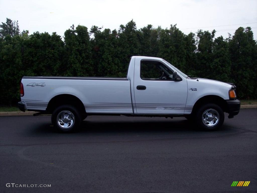 2004 F150 XLT Heritage Regular Cab 4x4 - Oxford White / Medium Graphite photo #14