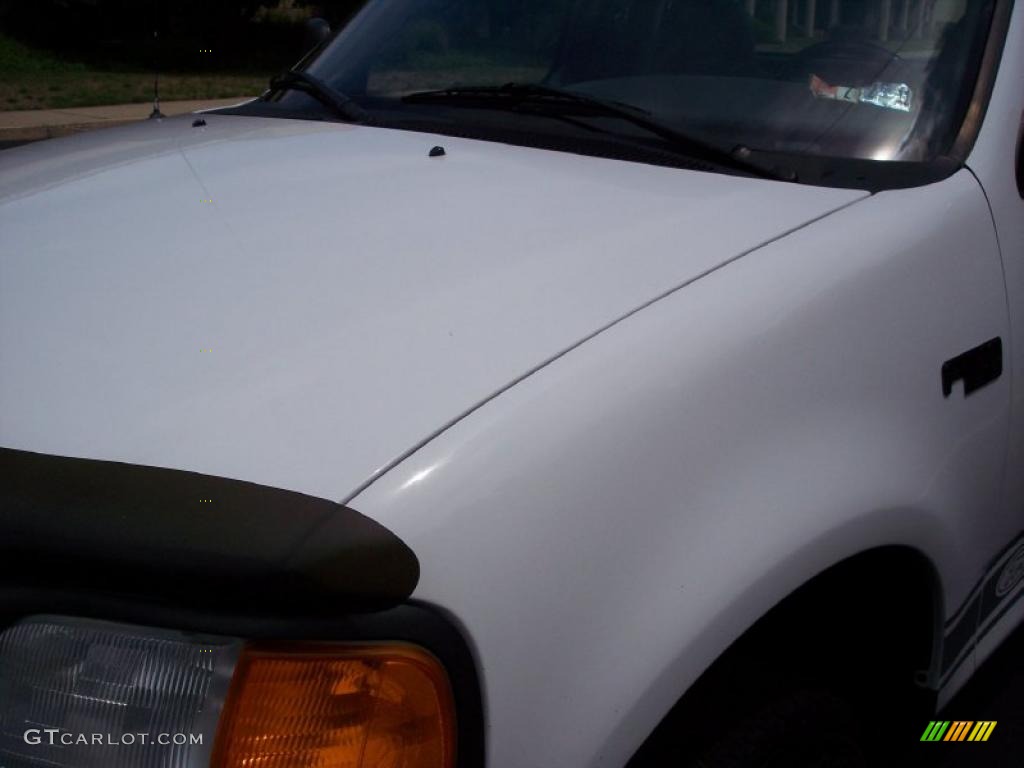 2004 F150 XLT Heritage Regular Cab 4x4 - Oxford White / Medium Graphite photo #24