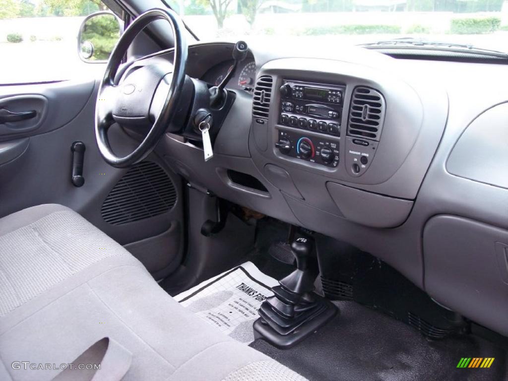 2004 F150 XLT Heritage Regular Cab 4x4 - Oxford White / Medium Graphite photo #38
