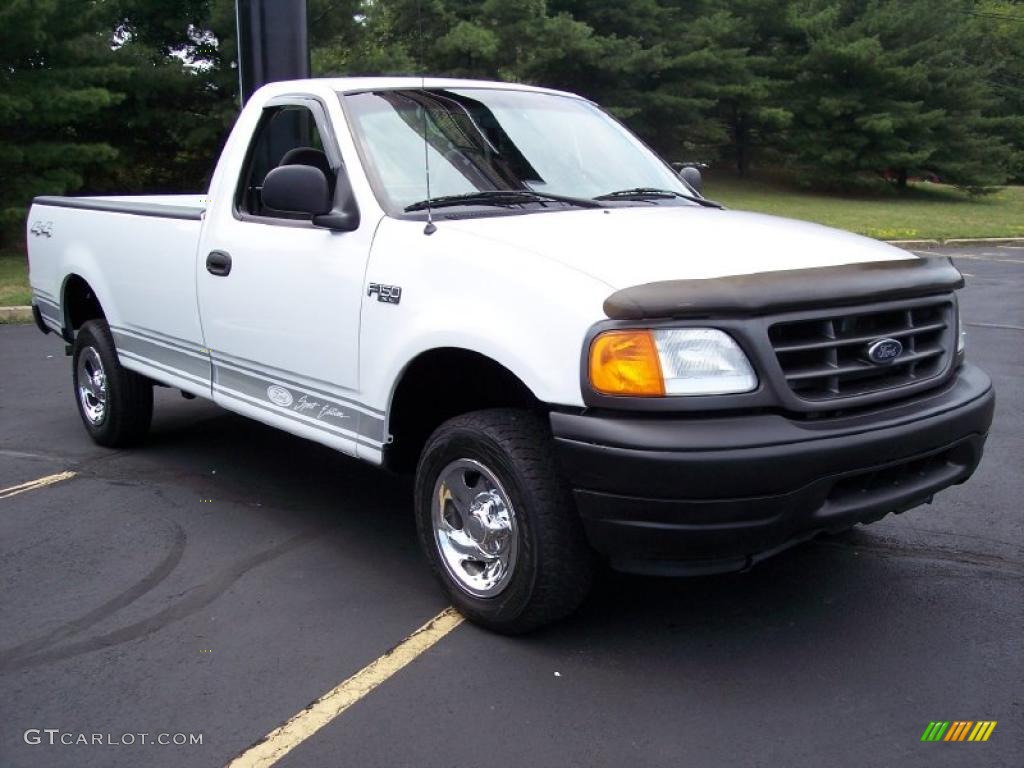 2004 F150 XLT Heritage Regular Cab 4x4 - Oxford White / Medium Graphite photo #52