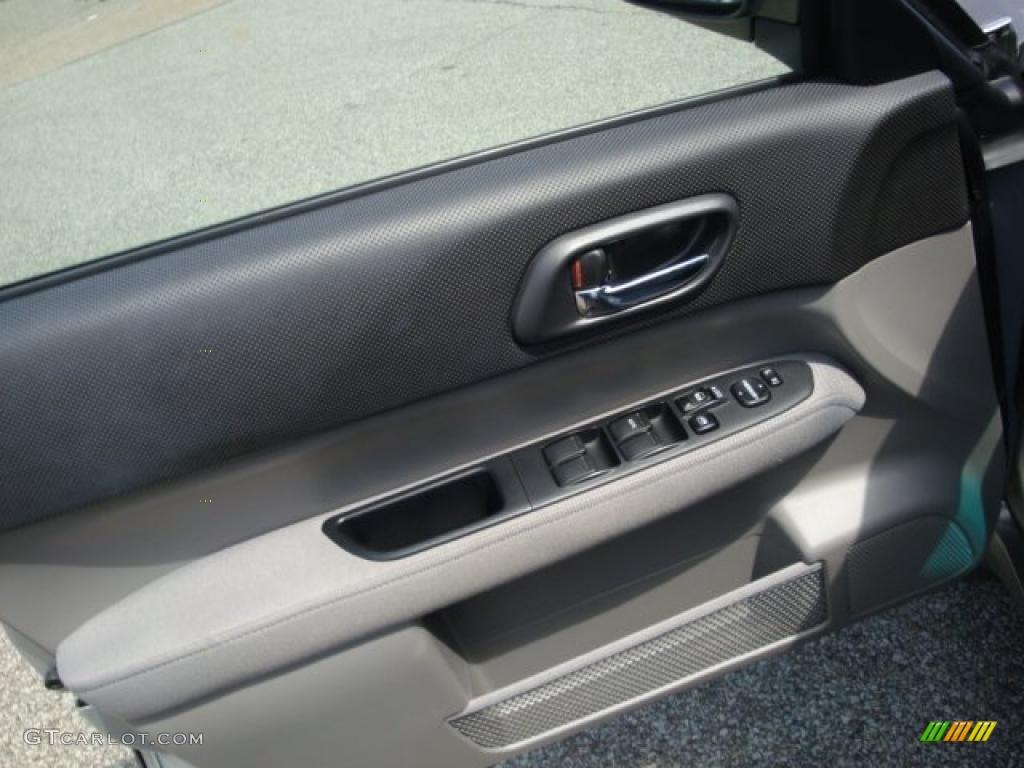 2004 Forester 2.5 XS - Platinum Silver Metallic / Gray photo #11