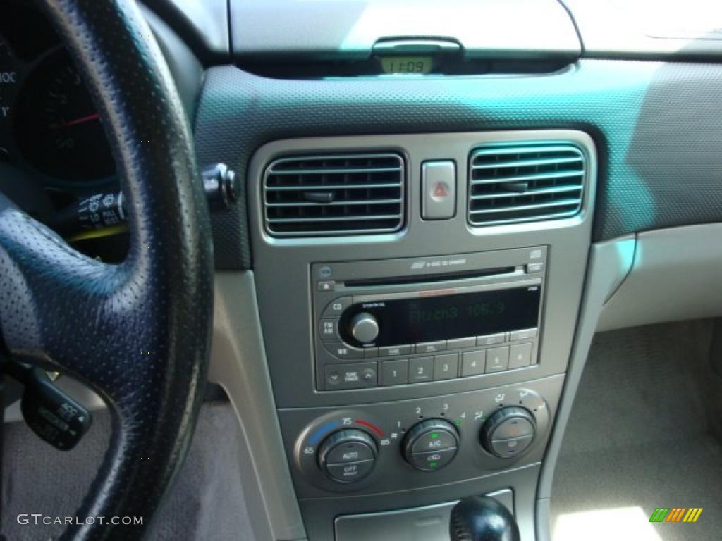 2004 Forester 2.5 XS - Platinum Silver Metallic / Gray photo #13