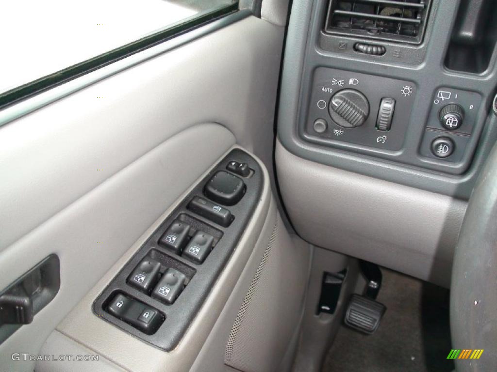 2004 Tahoe LS - Silver Birch Metallic / Gray/Dark Charcoal photo #20