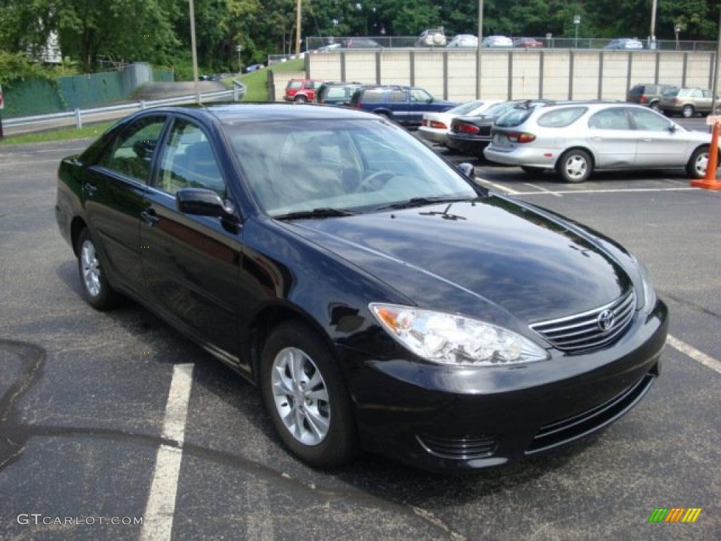 2005 Camry LE V6 - Black / Taupe photo #5