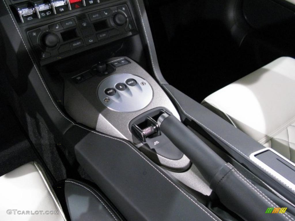 2010 Gallardo LP560-4 Spyder - Balloon White / Black/White photo #10