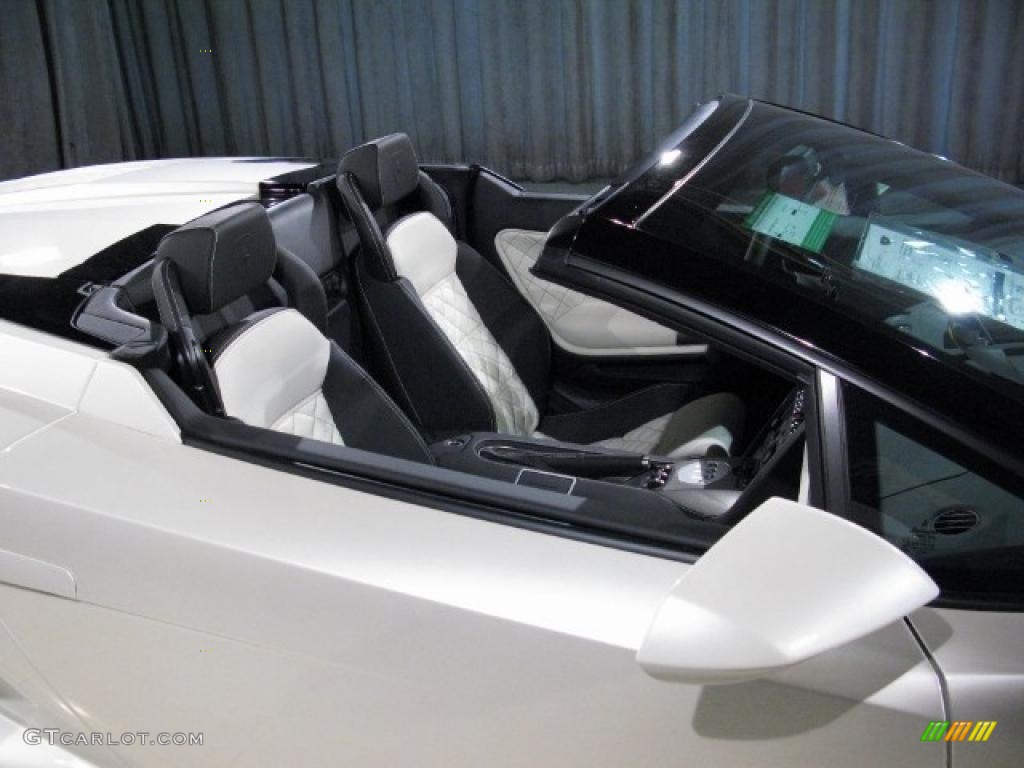 2010 Gallardo LP560-4 Spyder - Balloon White / Black/White photo #16
