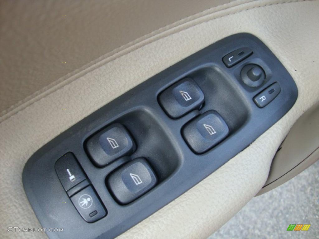 2002 S60 2.4 - Red / Taupe/Light Taupe photo #15