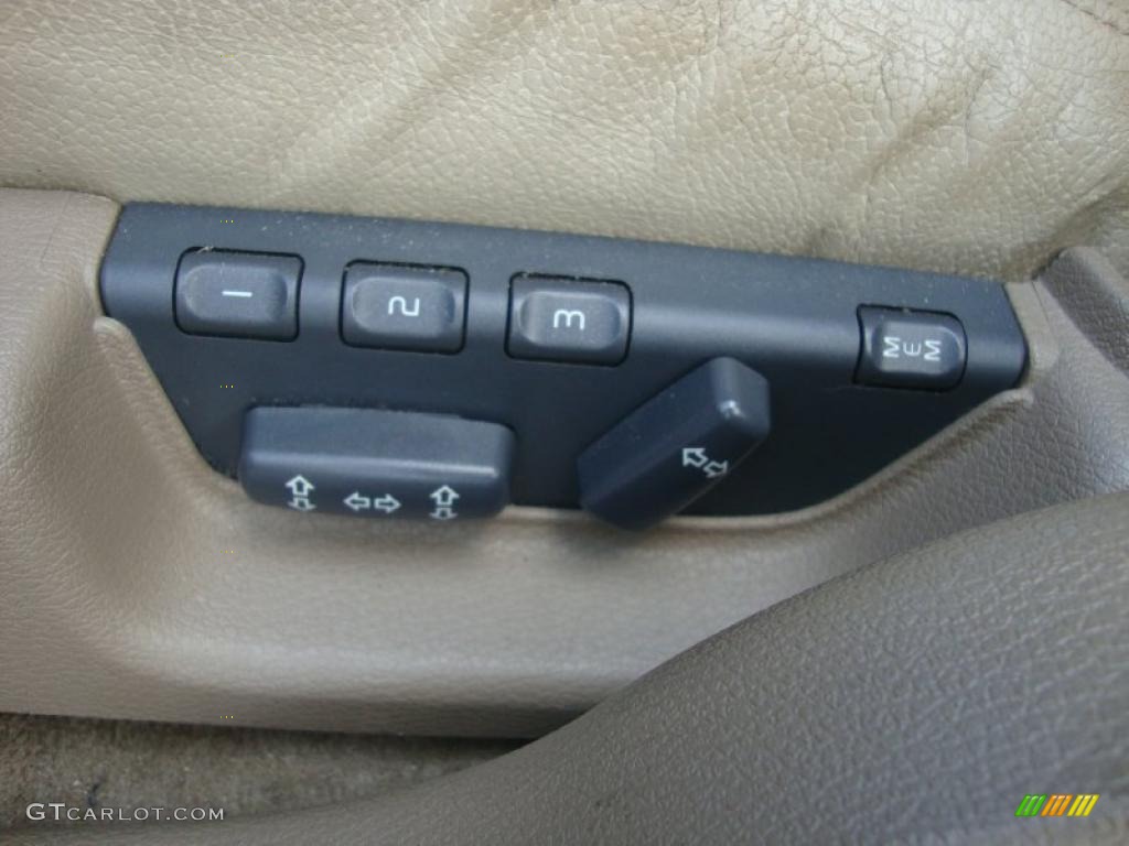 2002 S60 2.4 - Red / Taupe/Light Taupe photo #17