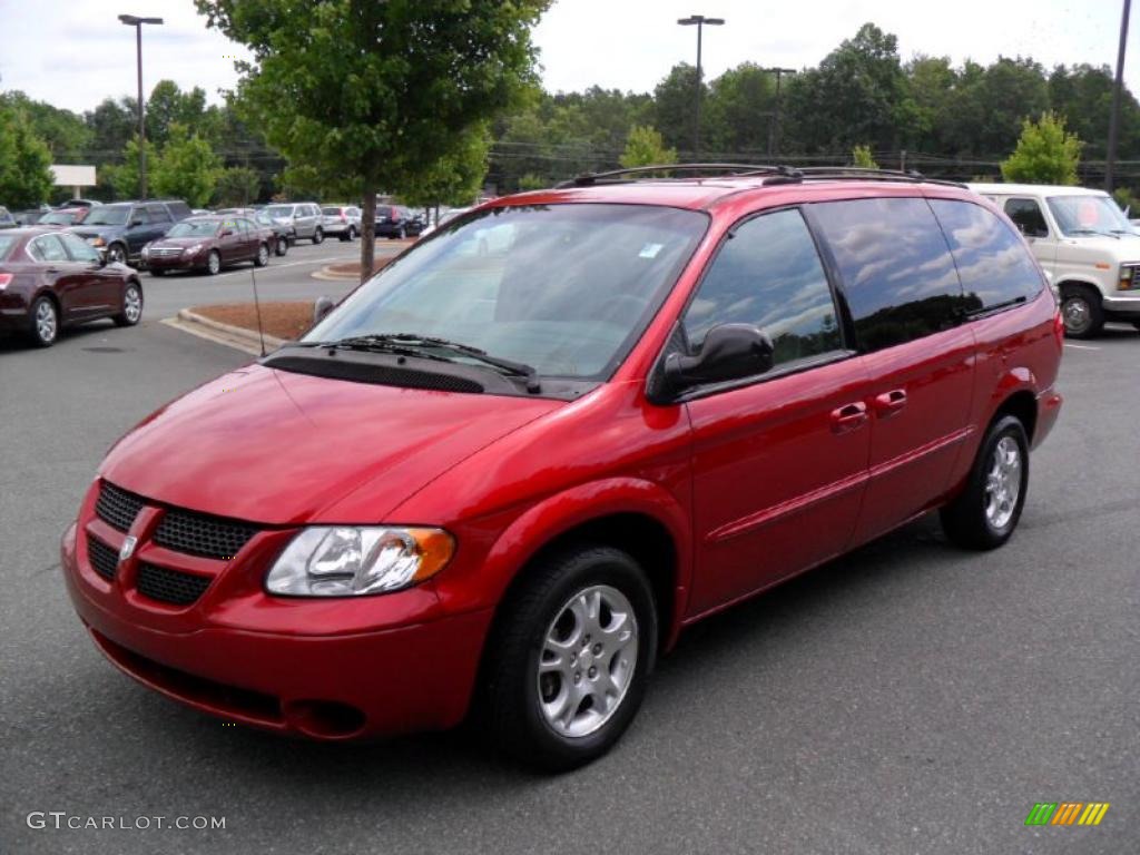 2002 Grand Caravan eX - Inferno Red Pearl / Taupe photo #1