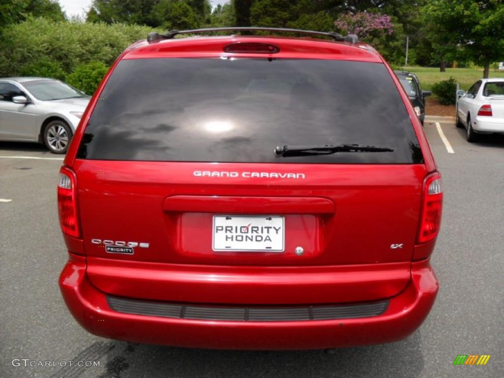 2002 Grand Caravan eX - Inferno Red Pearl / Taupe photo #3