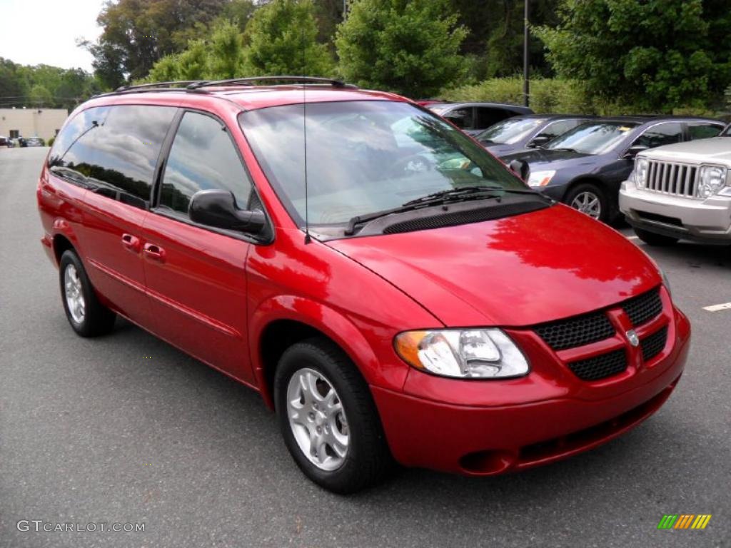 2002 Grand Caravan eX - Inferno Red Pearl / Taupe photo #5