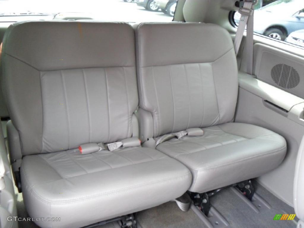 2002 Grand Caravan eX - Inferno Red Pearl / Taupe photo #17