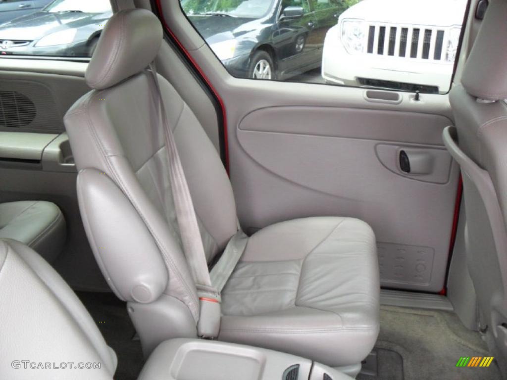 2002 Grand Caravan eX - Inferno Red Pearl / Taupe photo #18