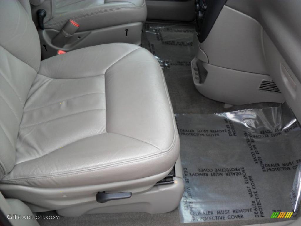 2002 Grand Caravan eX - Inferno Red Pearl / Taupe photo #19