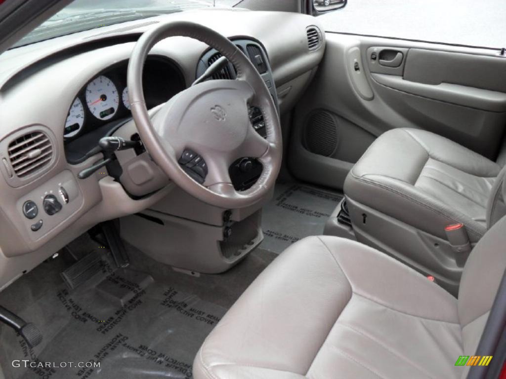 2002 Grand Caravan eX - Inferno Red Pearl / Taupe photo #25