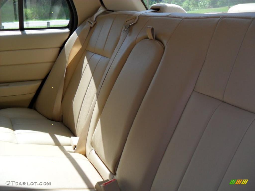 2006 Crown Victoria LX - Dark Toreador Red Metallic / Light Camel photo #12