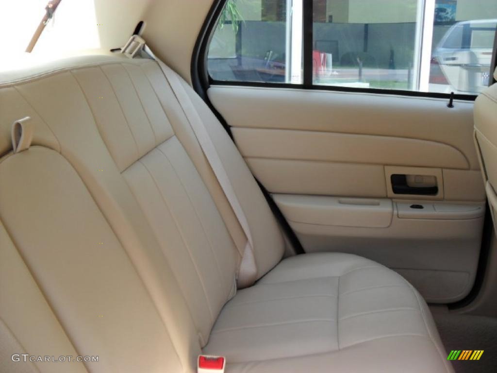 2006 Crown Victoria LX - Dark Toreador Red Metallic / Light Camel photo #16