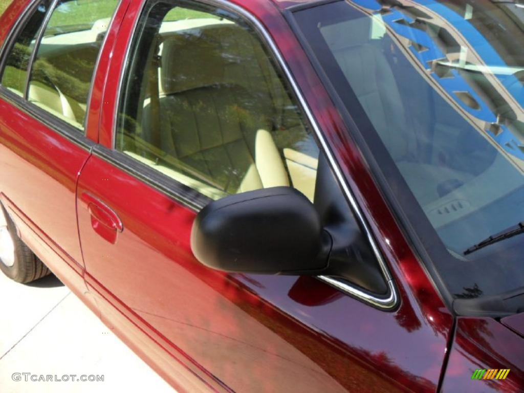 2006 Crown Victoria LX - Dark Toreador Red Metallic / Light Camel photo #19