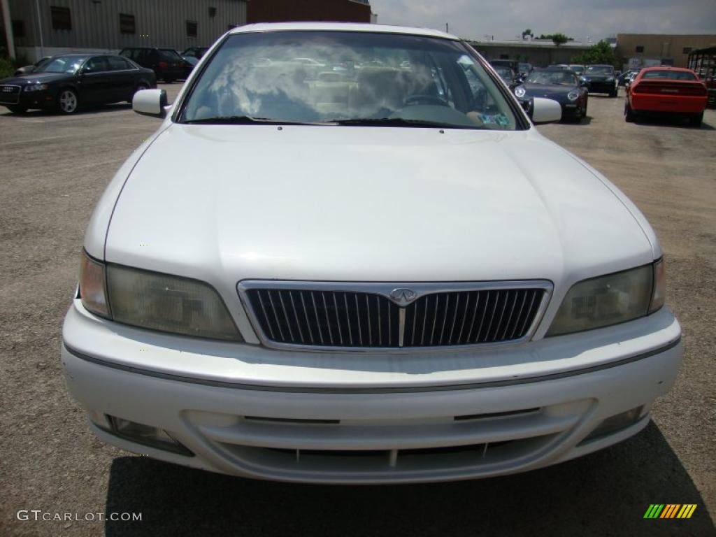1996 I 30 Touring - Arctic White Pearl / Tan photo #3