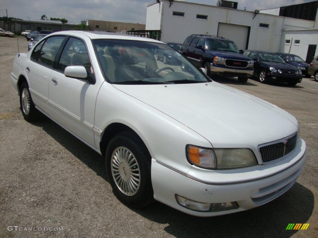 1996 I 30 Touring - Arctic White Pearl / Tan photo #4