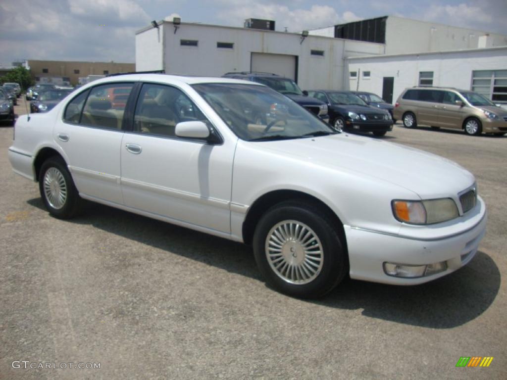 1996 I 30 Touring - Arctic White Pearl / Tan photo #6