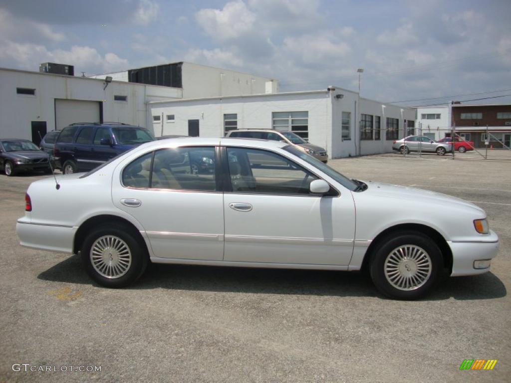 1996 I 30 Touring - Arctic White Pearl / Tan photo #7