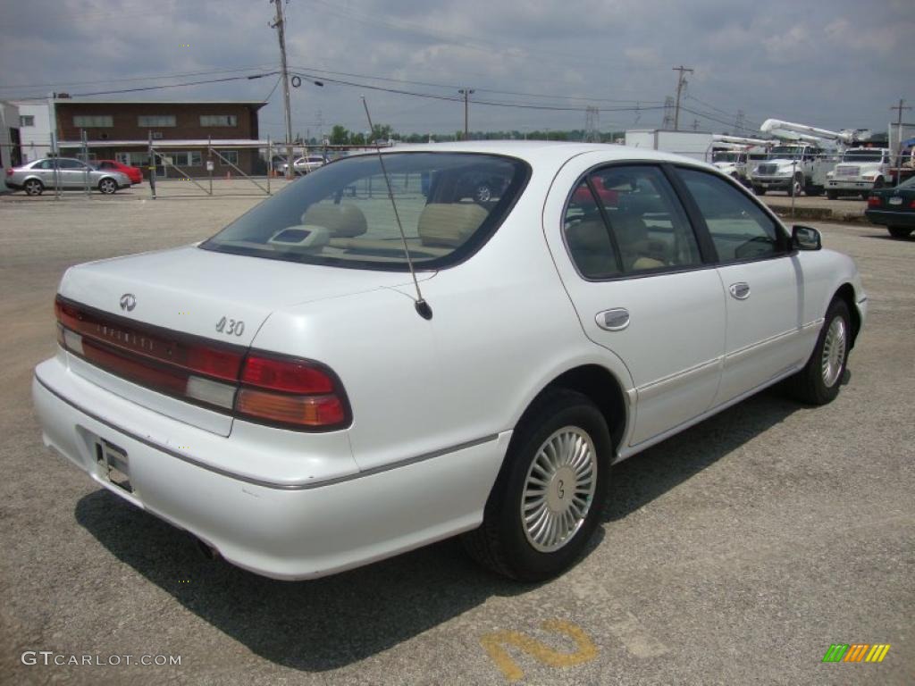 1996 I 30 Touring - Arctic White Pearl / Tan photo #8