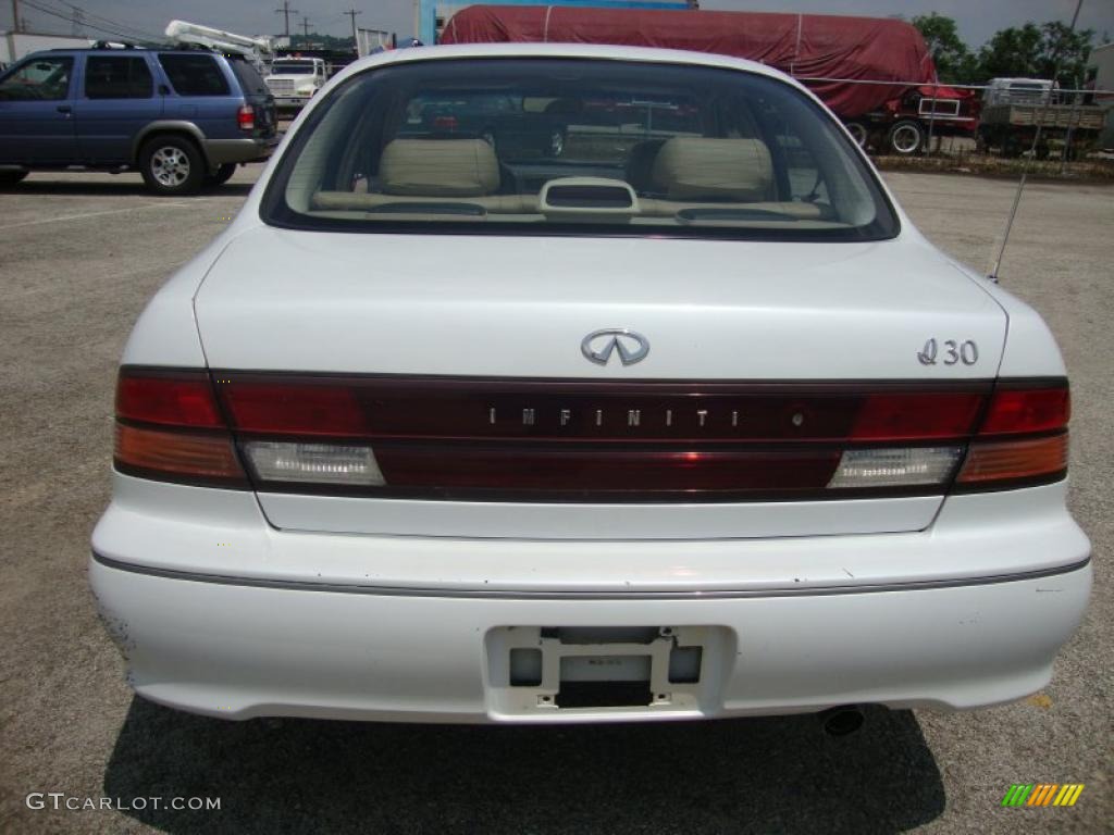 1996 I 30 Touring - Arctic White Pearl / Tan photo #9