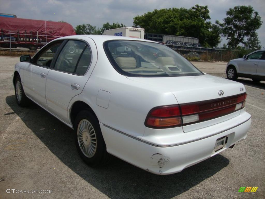 1996 I 30 Touring - Arctic White Pearl / Tan photo #10