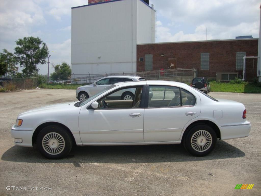 1996 I 30 Touring - Arctic White Pearl / Tan photo #11