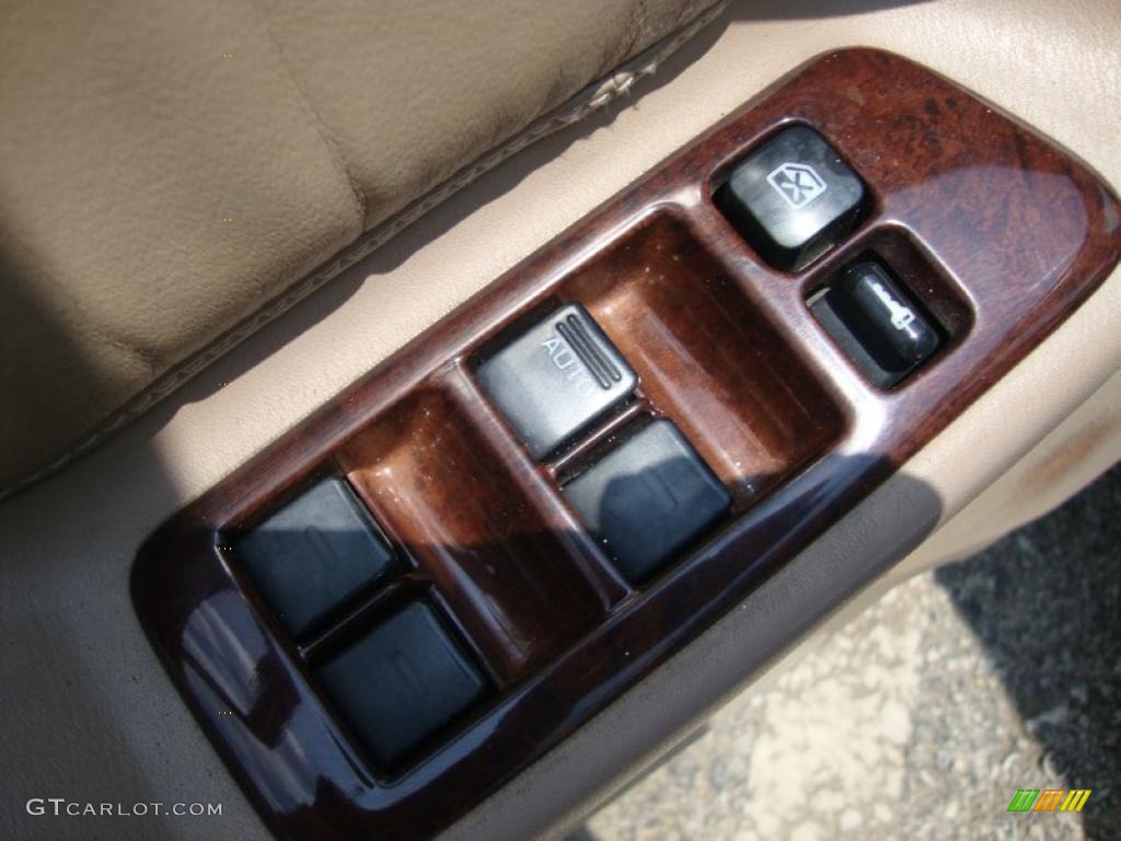 1996 I 30 Touring - Arctic White Pearl / Tan photo #15