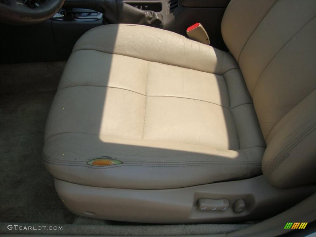 1996 I 30 Touring - Arctic White Pearl / Tan photo #16