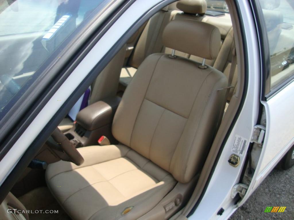1996 I 30 Touring - Arctic White Pearl / Tan photo #18