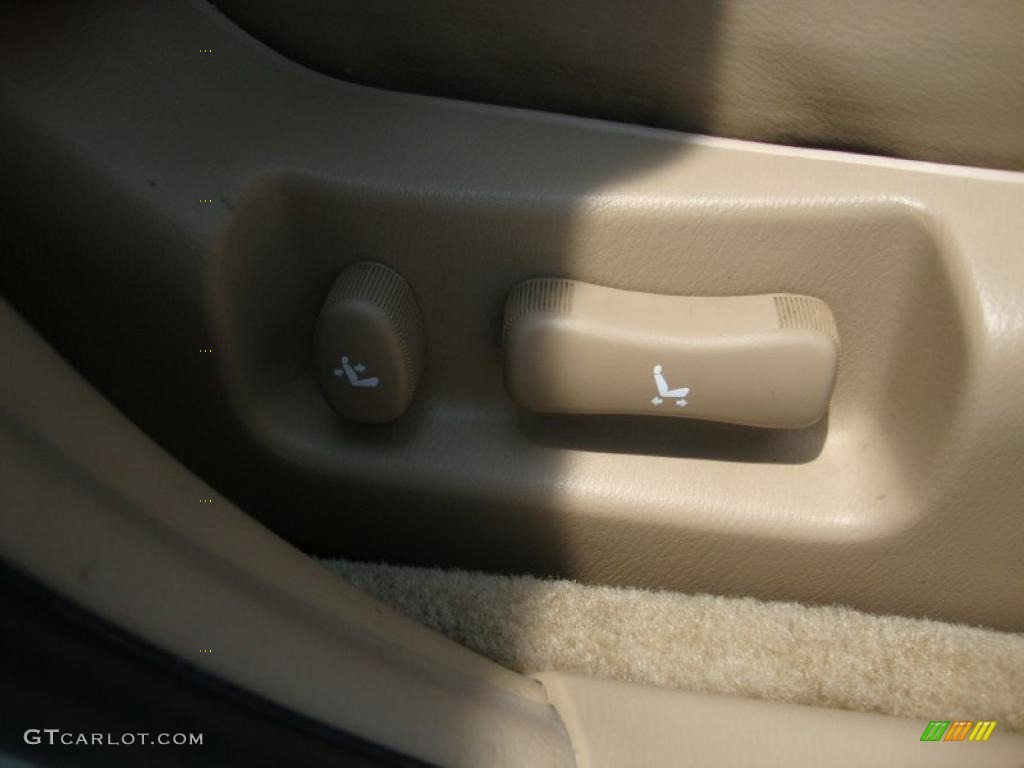 1996 I 30 Touring - Arctic White Pearl / Tan photo #22