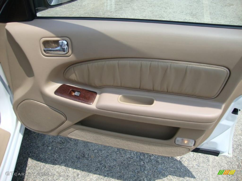 1996 I 30 Touring - Arctic White Pearl / Tan photo #24