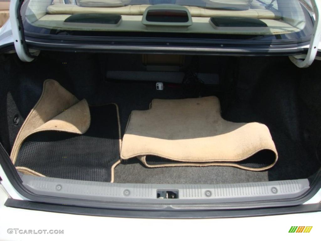 1996 I 30 Touring - Arctic White Pearl / Tan photo #28