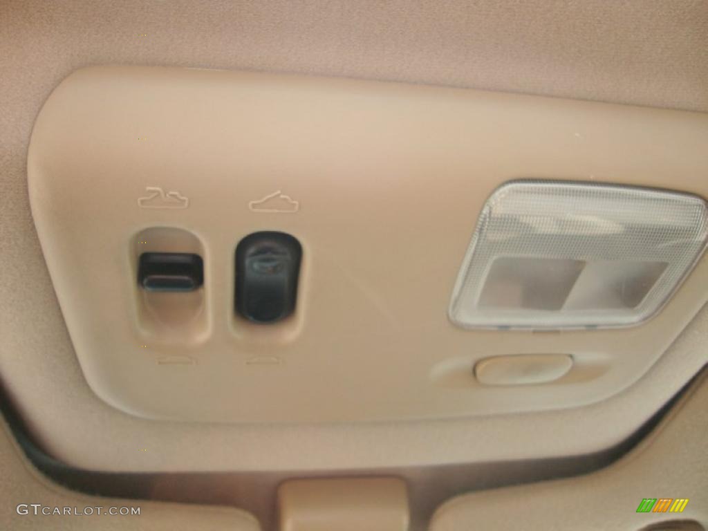 1996 I 30 Touring - Arctic White Pearl / Tan photo #46
