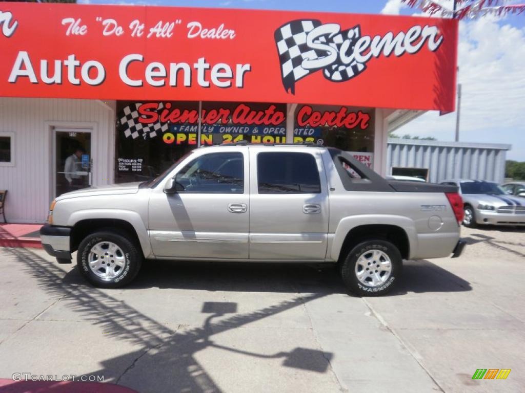 2005 Avalanche Z71 4x4 - Sandstone Metallic / Tan/Neutral photo #2