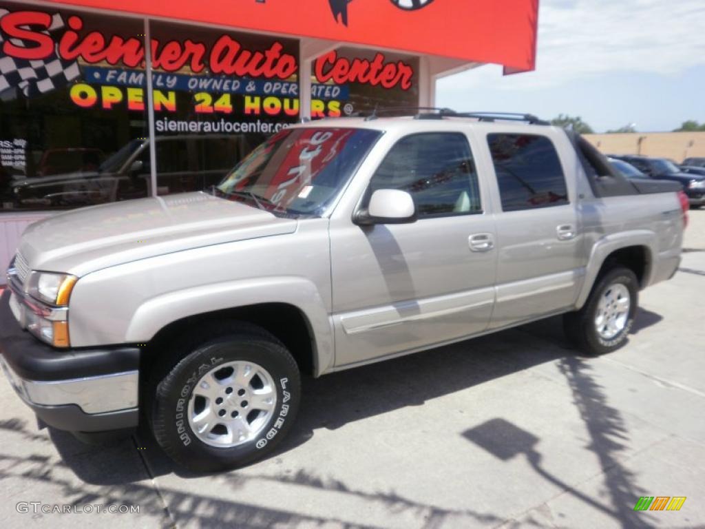 2005 Avalanche Z71 4x4 - Sandstone Metallic / Tan/Neutral photo #3