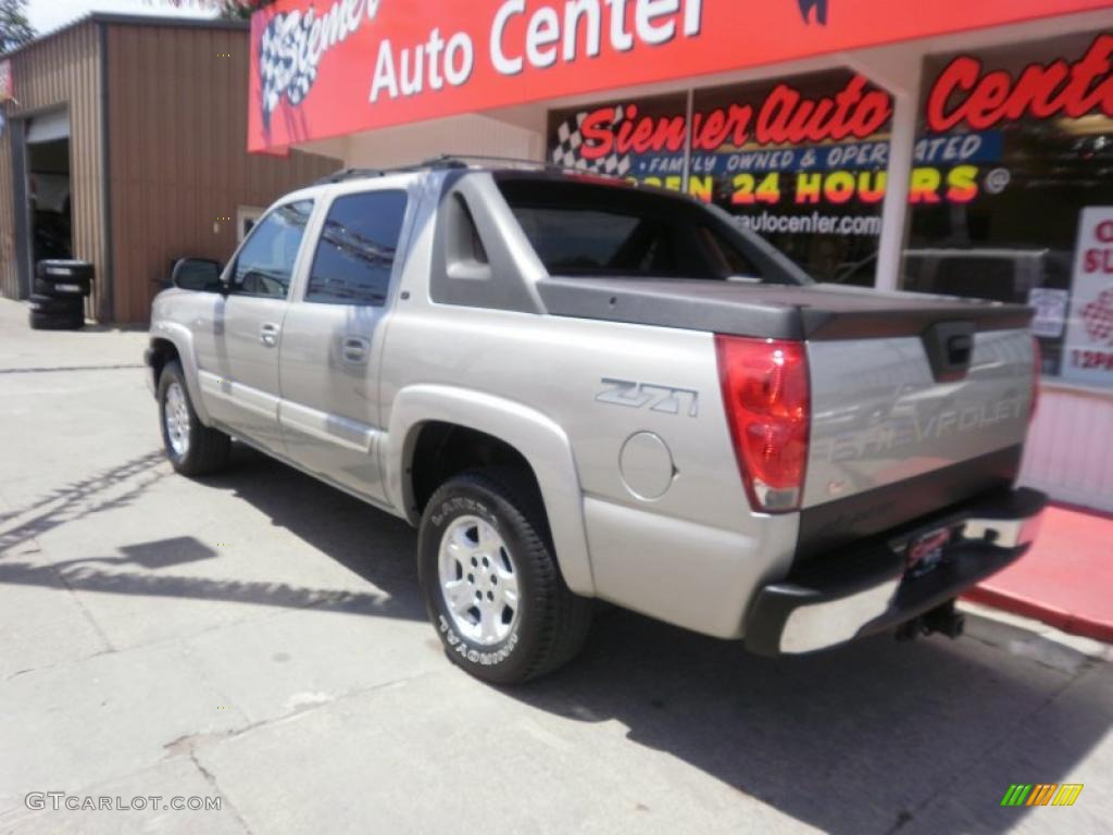 2005 Avalanche Z71 4x4 - Sandstone Metallic / Tan/Neutral photo #16