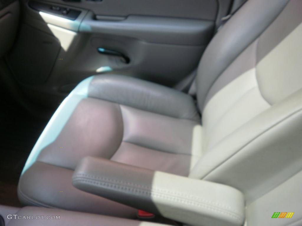 2005 Avalanche Z71 4x4 - Sandstone Metallic / Tan/Neutral photo #44
