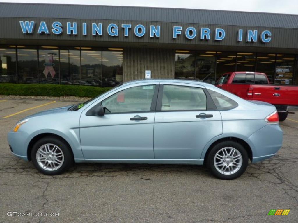 2009 Focus SE Sedan - Light Ice Blue Metallic / Medium Stone photo #1