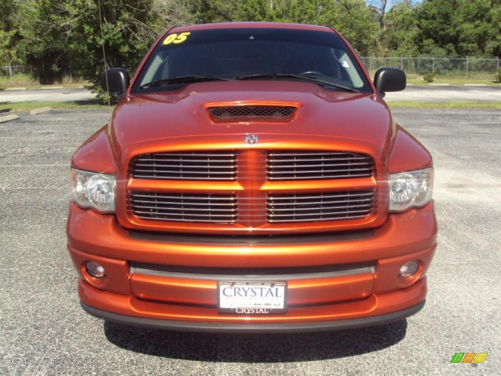 2005 Ram 1500 SLT Daytona Quad Cab 4x4 - Go ManGo! / Dark Slate Gray photo #13