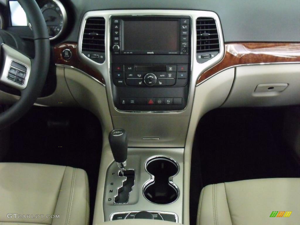 2011 Grand Cherokee Limited 4x4 - Stone White / Black/Light Frost Beige photo #11