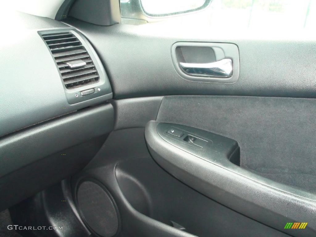 2006 Accord LX V6 Sedan - Alabaster Silver Metallic / Black photo #28